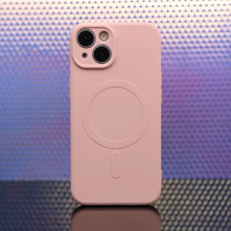 Silikonový kryt s magnetickým nabíjením Apple iPhone 16 Pro, růžový 1